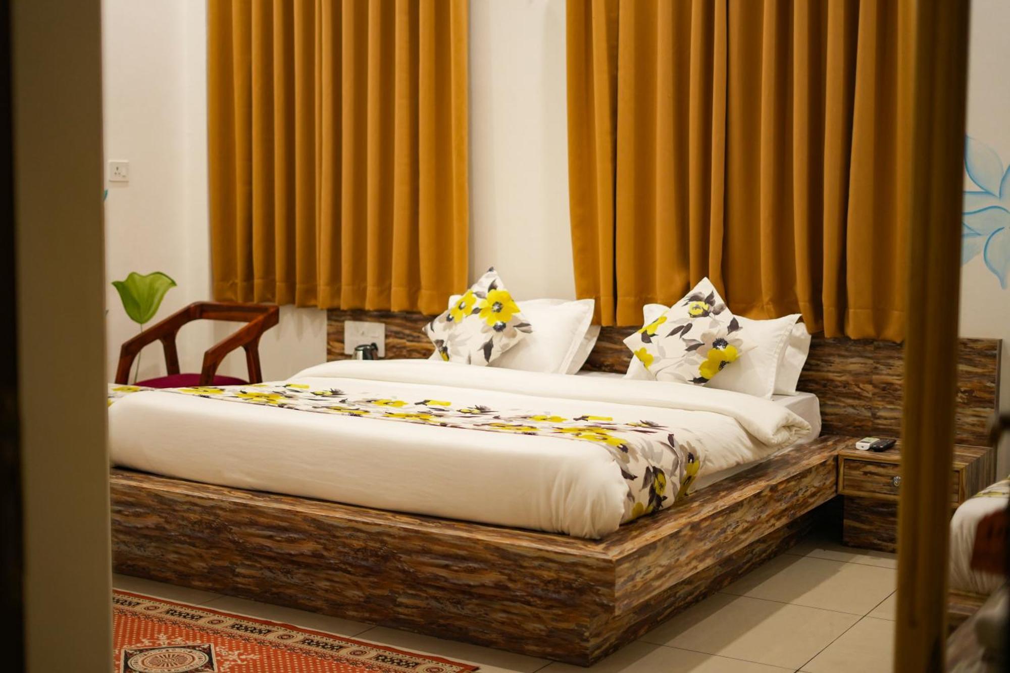 Petal Of Mewar - A Luxury Boutique Hotel Удайпур Екстериор снимка